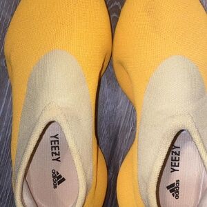 Yeezy Knit Runner 'Sulfur' -